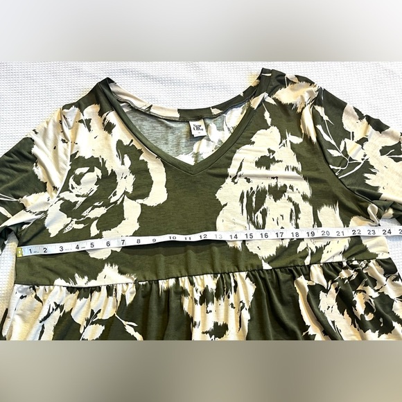 Sew in Love Floral Green and Cream Women's Tiered Dress Size 3X - Picture 6 of 12